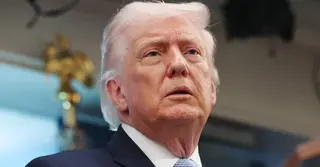 হরমুজ প্রণালিতে জাহাজে ফি নিলে ‘এখনই থামতে’ বললেন ট্রাম্প